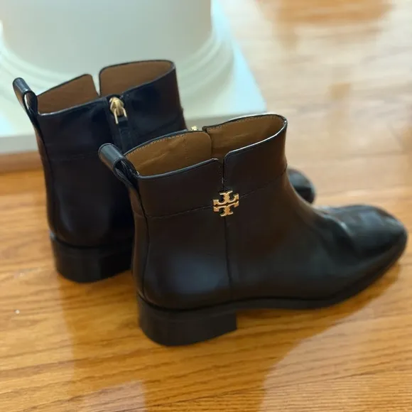 Tory Burch Everly Logo Black Leather Ankle Bootie’s with Gold Logo Size 7.5