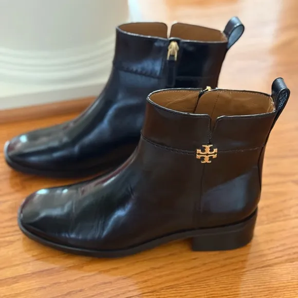 Tory Burch Everly Logo Black Leather Ankle Bootie’s with Gold Logo Size 7.5