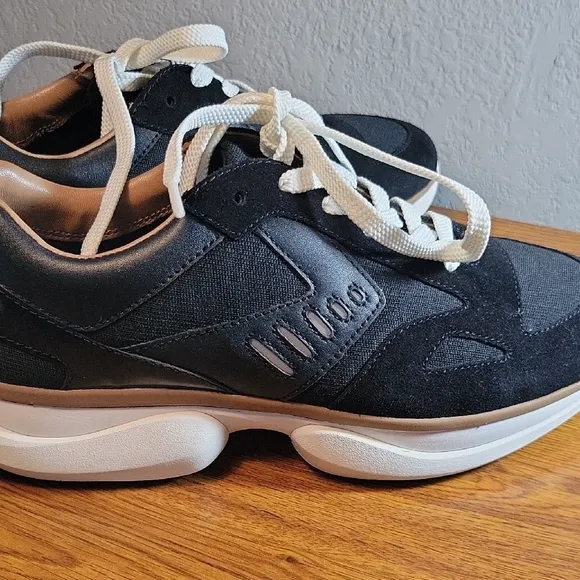 Tory Sport Black and White Sneakers with Cushioned Sole