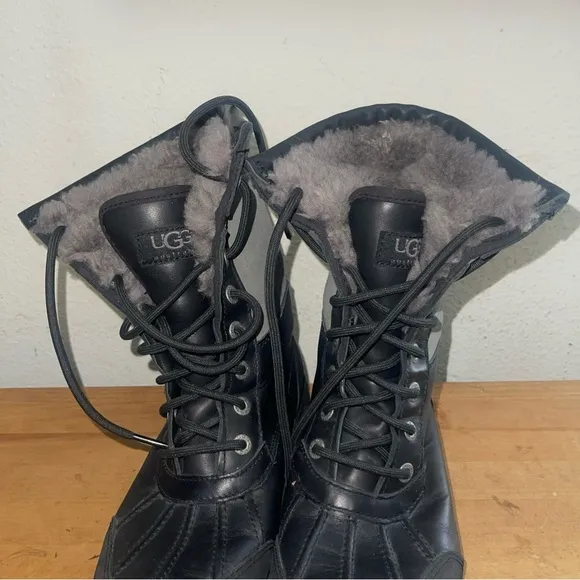 UGG Adirondack ll Black Gray Sheepskin Leather Womens Winter Boots Sz 6