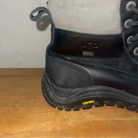 UGG Adirondack ll Black Gray Sheepskin Leather Womens Winter Boots Sz 6