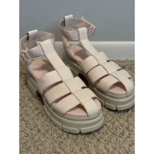 UGG ASHTON STRAPPY PLATFORM NUBUCK LEATHER‎ SANDALS 10W /8M Cute Goth Grunge Emo