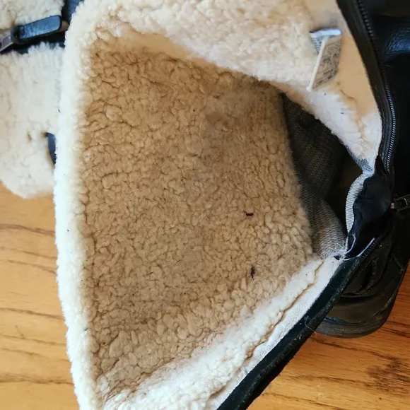 UGG Australia 5571 Summit Black Boots