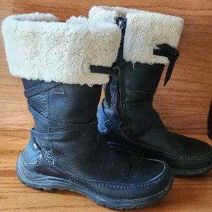 UGG Australia 5571 Summit Black Boots