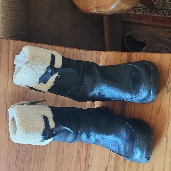 UGG Australia 5571 Summit Black Boots