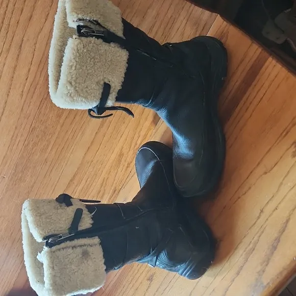 UGG Australia 5571 Summit Black Boots