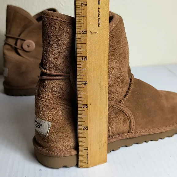 UGG Australia Leona Big Girl Boots in Chestnut Brown Size 4 1010290K