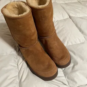 UGG Australia M9 #5270 Ultimate Short Suede Boots F8005C. Worn 1x. Superior cond