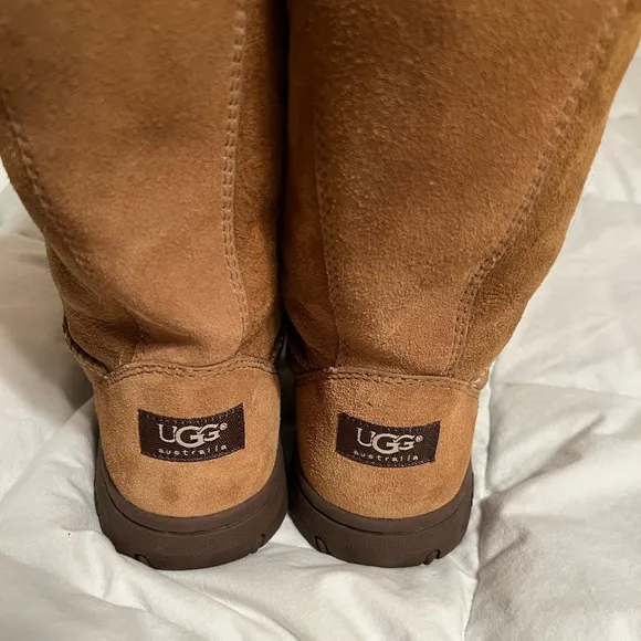 UGG Australia M9 #5270 Ultimate Short Suede Boots F8005C. Worn 1x. Superior cond