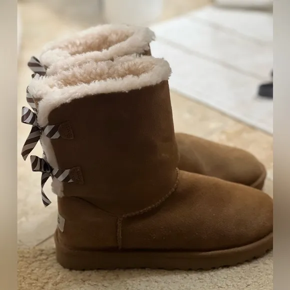 UGG Bailey bow 2, Tan Boots with Striped BowsLike new