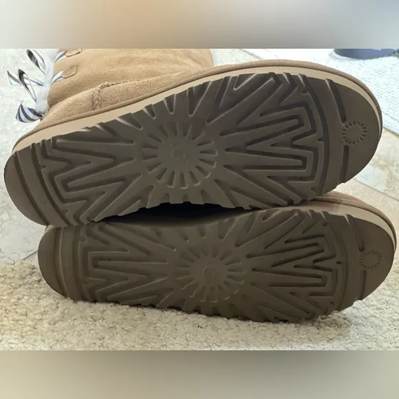 UGG Bailey bow 2, Tan Boots with Striped BowsLike new