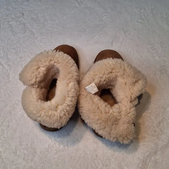 UGG Bailey Button II Boots Booties Sz 8 Genuine Sheepskin Suede Chesnut Sherpa