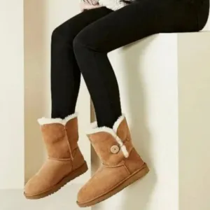 UGG Bailey Button II Boots Booties Sz 8 Genuine Sheepskin Suede Chesnut Sherpa