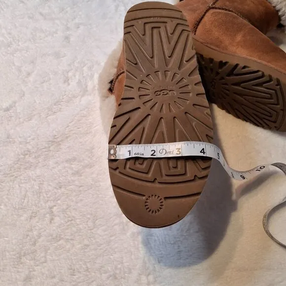 UGG Bailey Button II Boots Booties Sz 8 Genuine Sheepskin Suede Chesnut Sherpa