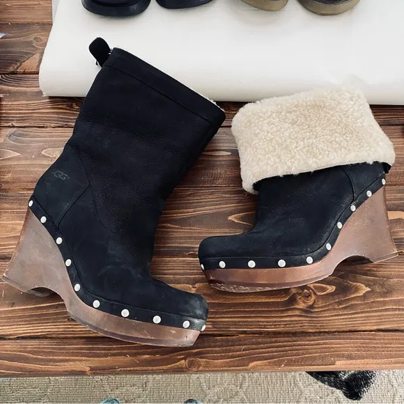 UGG Black Leather Carnegie Cuffed Shearling Clog Style Boots 1001317 Size 8
