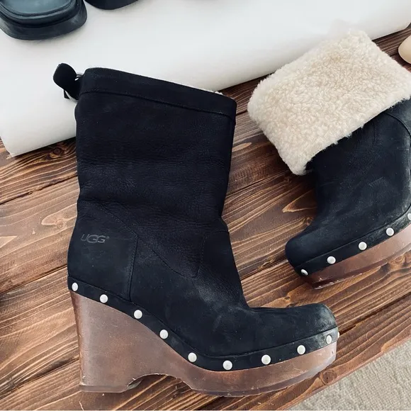 UGG Black Leather Carnegie Cuffed Shearling Clog Style Boots 1001317 Size 8