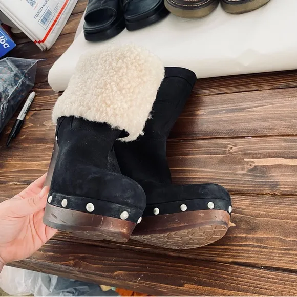 UGG Black Leather Carnegie Cuffed Shearling Clog Style Boots 1001317 Size 8