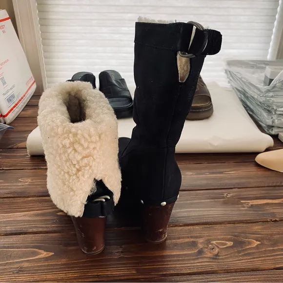 UGG Black Leather Carnegie Cuffed Shearling Clog Style Boots 1001317 Size 8