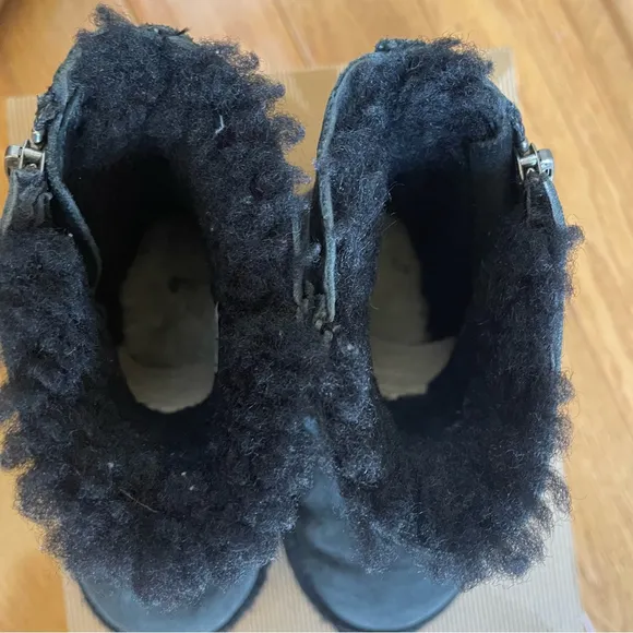 UGG Blaise boys kids black short boots zipper &amp; buckle Sz 10 US