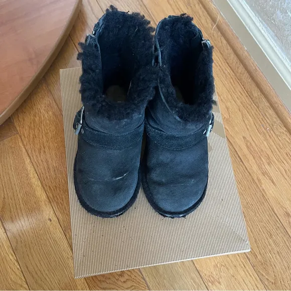 UGG Blaise boys kids black short boots zipper &amp; buckle Sz 10 US