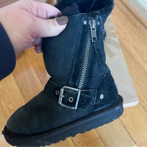 UGG Blaise boys kids black short boots zipper &amp; buckle Sz 10 US