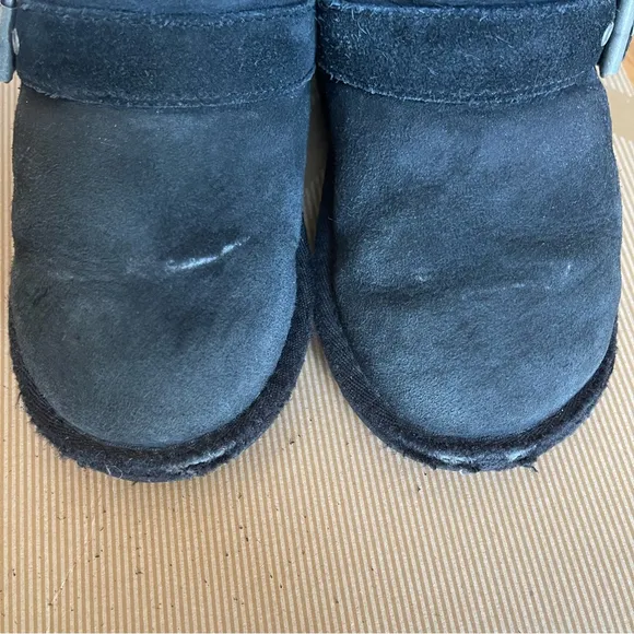 UGG Blaise boys kids black short boots zipper &amp; buckle Sz 10 US