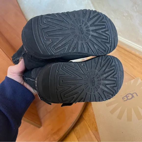 UGG Blaise boys kids black short boots zipper &amp; buckle Sz 10 US