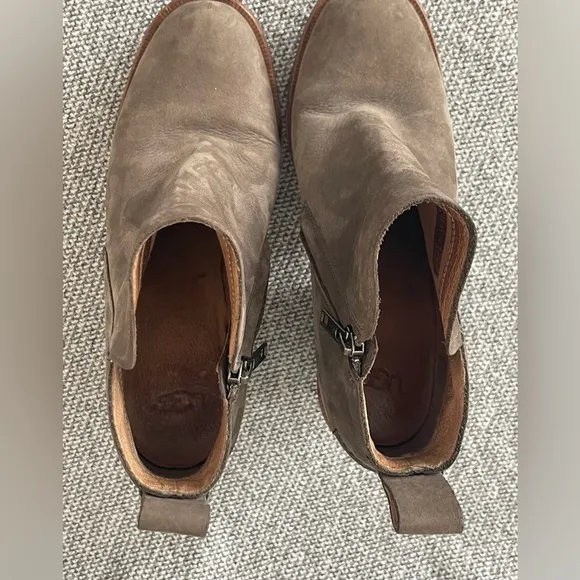 UGG Brown Ankle Boots Suede Pull-On Design