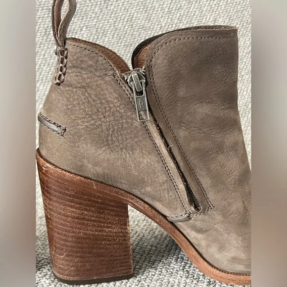 UGG Brown Ankle Boots Suede Pull-On Design