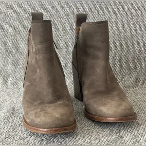 UGG Brown Ankle Boots Suede Pull-On Design