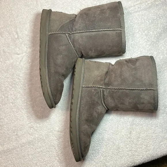 Ugg Classic II gray boots