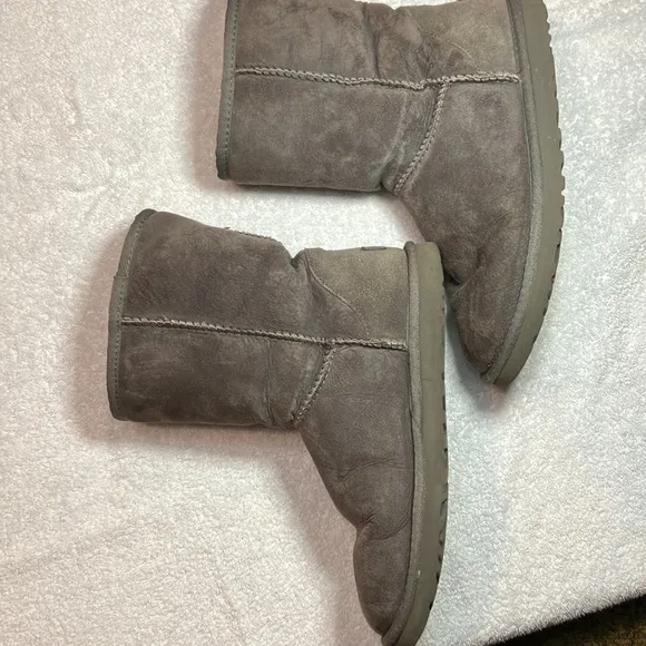 Ugg Classic II gray boots