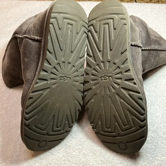 Ugg Classic II gray boots
