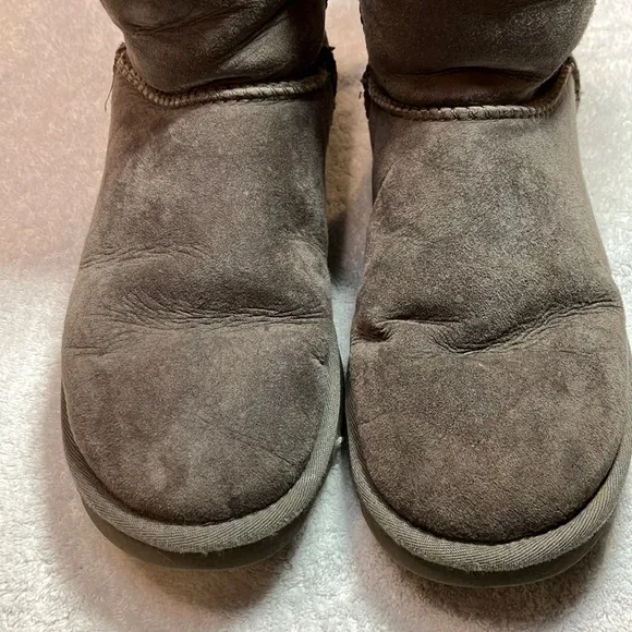 Ugg Classic II gray boots