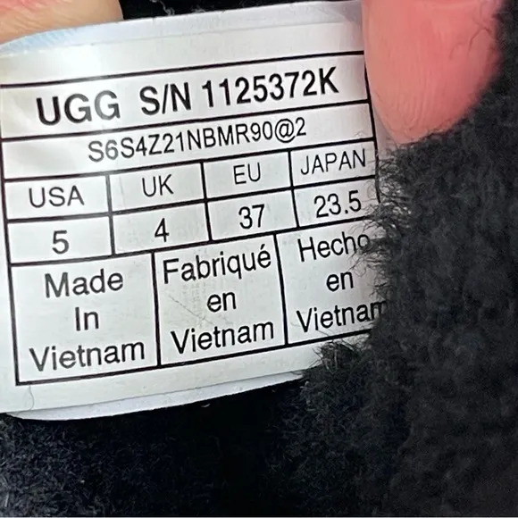UGG Classic II Metallic Sparkle Boots Big Girls Size 5 Black Color Wool Lined