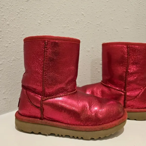 UGG Classic II Short Kids Metallic Sparkle Leather Red Boots Size 1