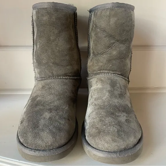 UGG Classic Short Grey Boots Size 7