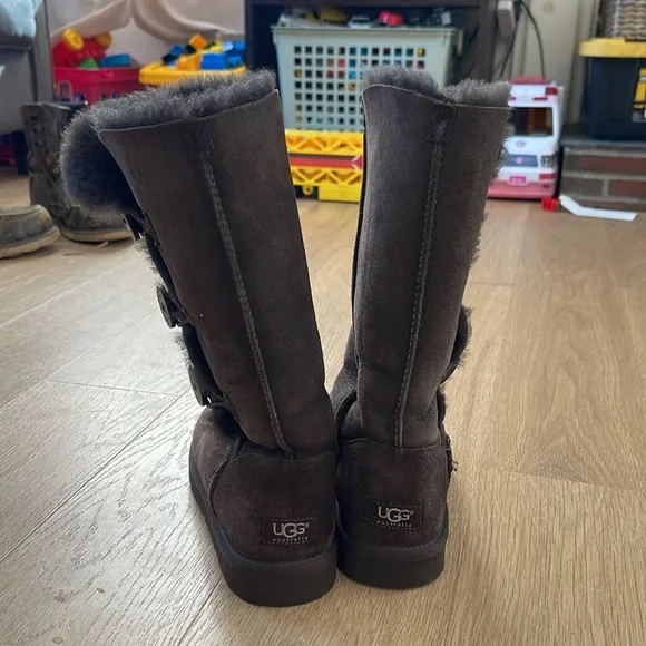 Ugg Cozy Brown Button-Up Sherpa Lined Mid Calf Women's Boots Size 7