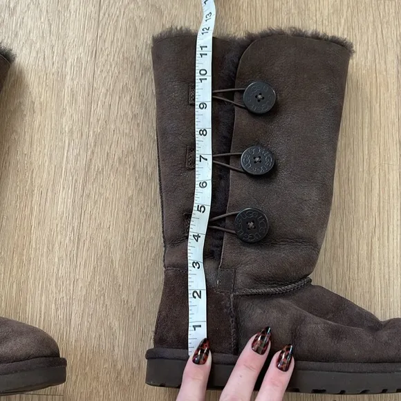 Ugg Cozy Brown Button-Up Sherpa Lined Mid Calf Women's Boots Size 7