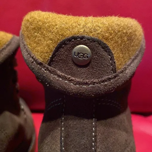 Ugg Distressed Warm Brown Suede Yellow Logo Wool Sheepskin Lining Boots