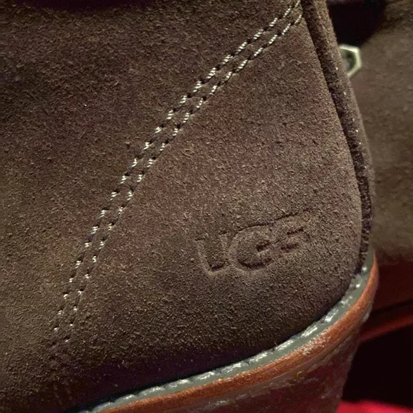 Ugg Distressed Warm Brown Suede Yellow Logo Wool Sheepskin Lining Boots