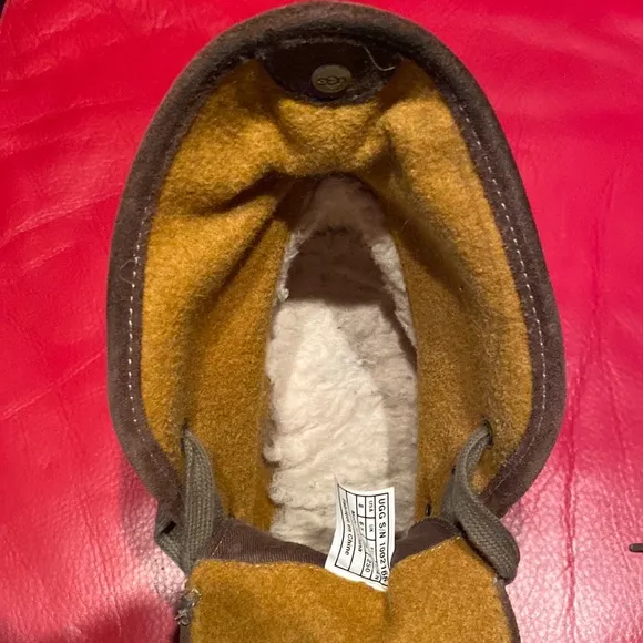 Ugg Distressed Warm Brown Suede Yellow Logo Wool Sheepskin Lining Boots