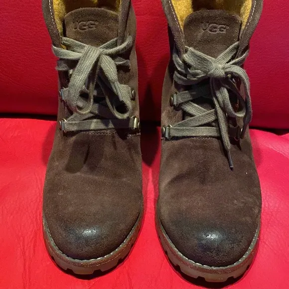 Ugg Distressed Warm Brown Suede Yellow Logo Wool Sheepskin Lining Boots