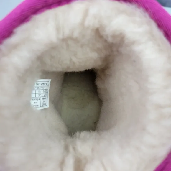UGG Girls Fleecy Velvet Leathet Warm Faux Fur  Pink Boots with Stars Size 5