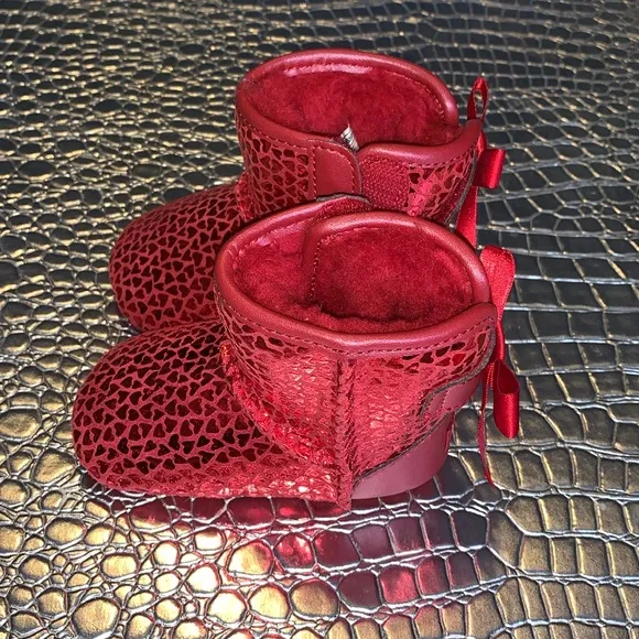 UGG Jesse Bow II Gel Hearts Baby Girl size 2/3 Boots