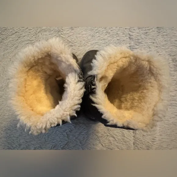 UGG Maddi Girls Toddler Size 10 Gray &amp; Cream Boots Cozy and Durable (EUC)