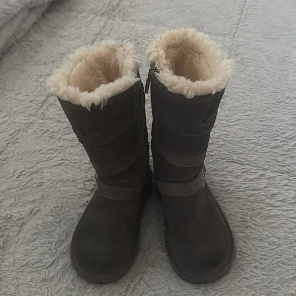 UGG Maddi Girls Toddler Size 10 Gray &amp; Cream Boots Cozy and Durable (EUC)