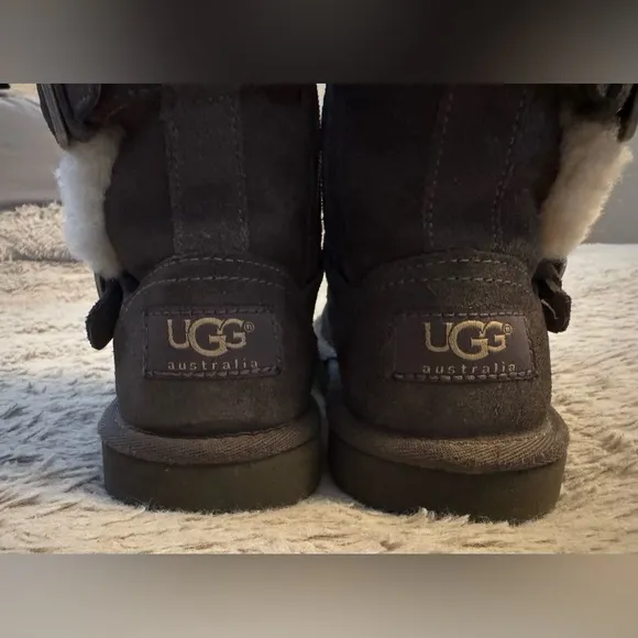 UGG Maddi Girls Toddler Size 10 Gray &amp; Cream Boots Cozy and Durable (EUC)