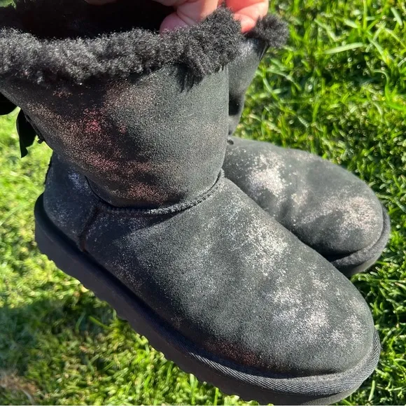 UGG Mini Bailey Bow Glimmer Plush Winter Boots Black Glitter Shimmer Size 5 GUC