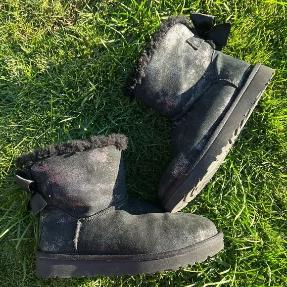 UGG Mini Bailey Bow Glimmer Plush Winter Boots Black Glitter Shimmer Size 5 GUC
